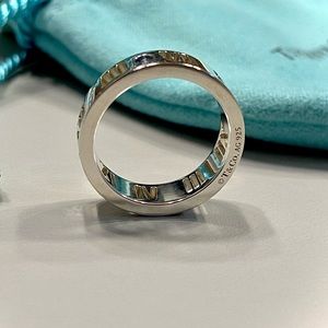 Tiffany & Co. Atlas ring with Sapphires